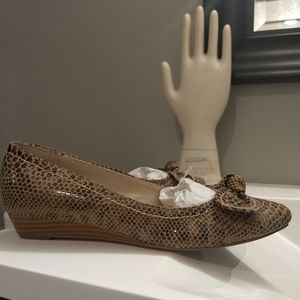 Anne Klein AK Adeline Snake Skin Print Wedges with Bow size 5.5M